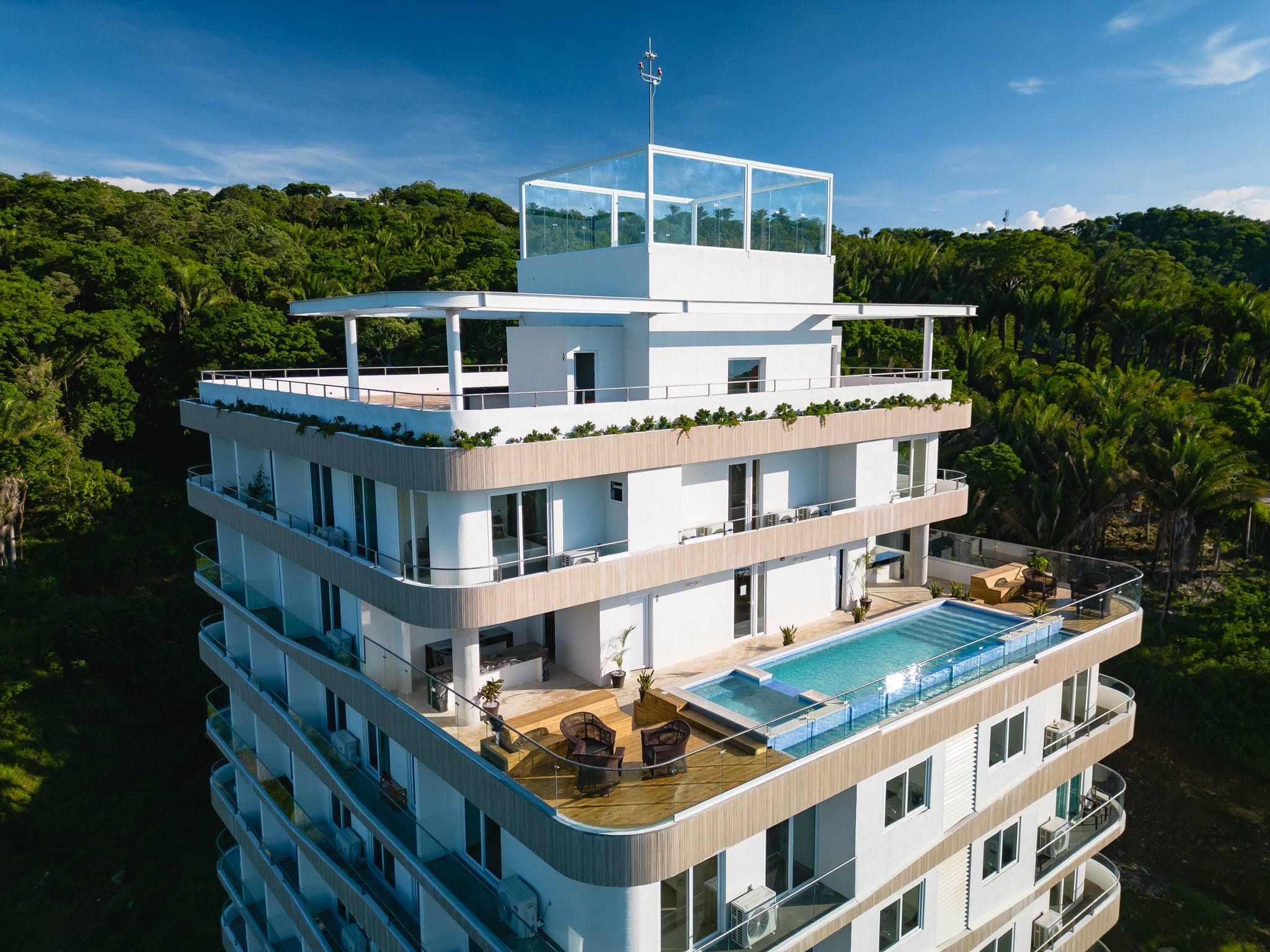 Aerial view of Duna Tower and the Próspera coastline on Roatán